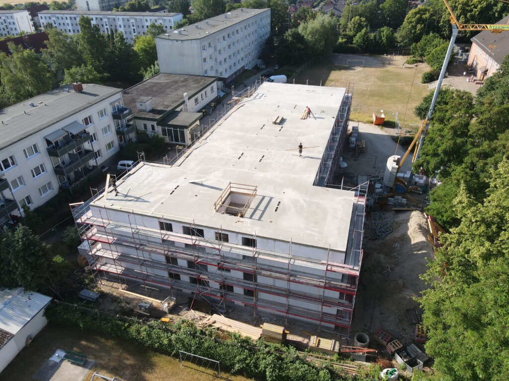 In Boizenburg an der Elbe feiert die Villa Vitalia Gruppe in einem Haus mit 62 Pflegeplätzen Richtfest.