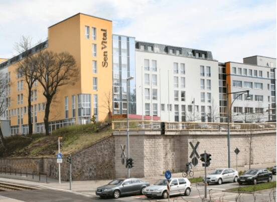 Das Haus  in Chemnitz verfügt über 186 Pflegeplätzen für Senioren, davon 146 in Einzelzimmern