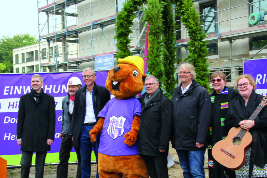 Im Hospital zum Heiligen Geist in Hamburg-Poppenbüttel wurden jetzt Richtfest und Einweihung für zwei neue Gebäude gefeiert