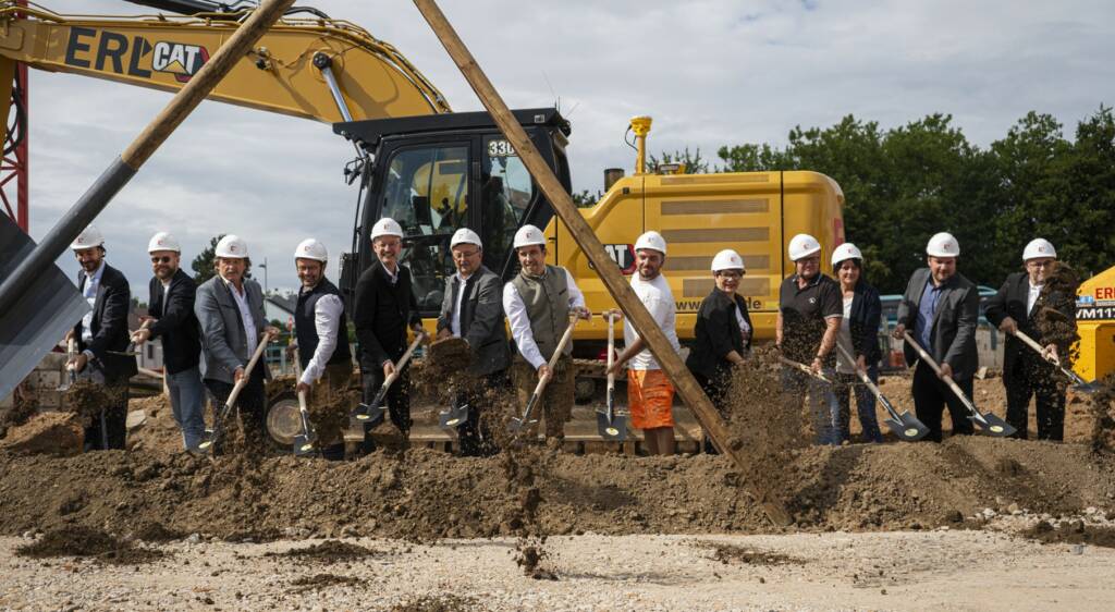 Spatenstich auf einer Baustelle in Straubing